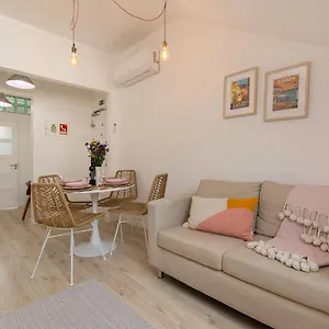  Apartment New Bright And Cozy In Graca Portugal